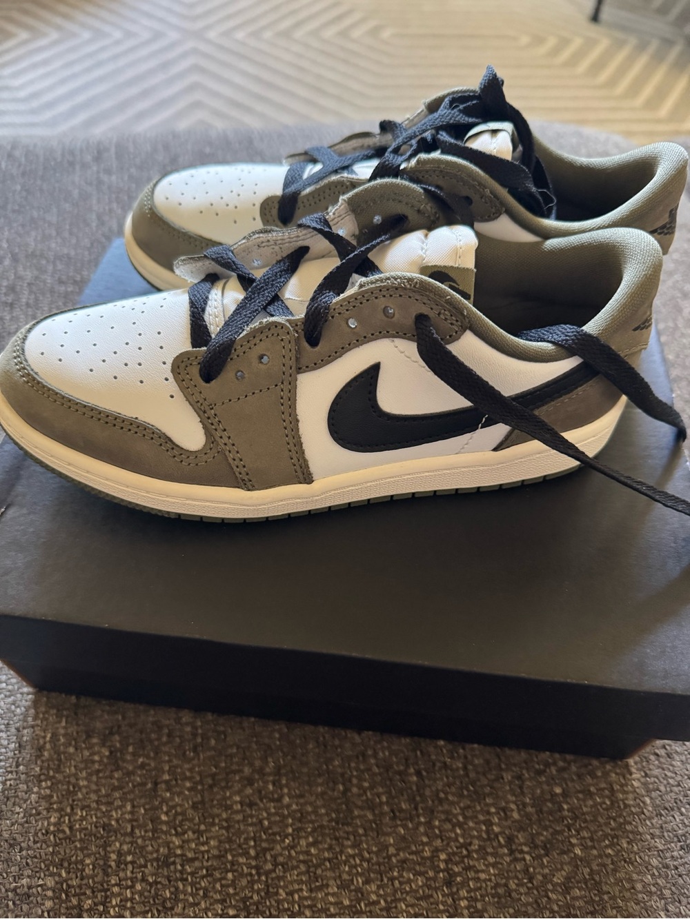 Jordan Kids Sneakers in Olive Green, Black, White